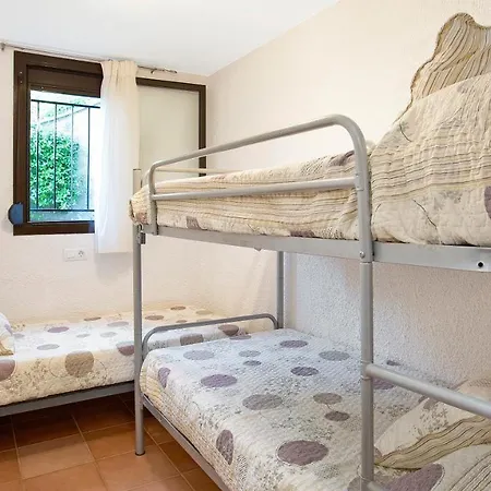 Villa Sleeps 9 *